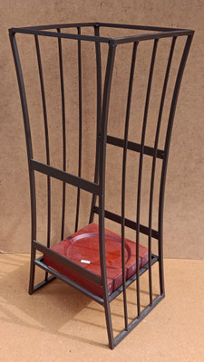 Paragüero hierro/madera. Ref 711. 61x25x25.
