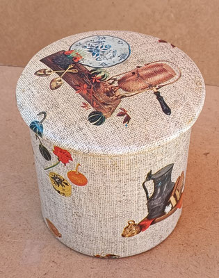 Caja metal vintage Massilly (France). Ref GOY. 10x10