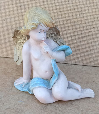 Ángel resina. Ref PK64. 9x9x6