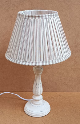 Lámpara madera con pantalla de seda. Base ref 6LMP513 (30x11). Pantalla ref 213259 (16x25). 