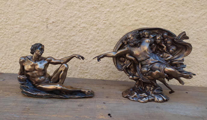 La creación de Adán de resina acabado bronce. Ref 1479. 48x21x10