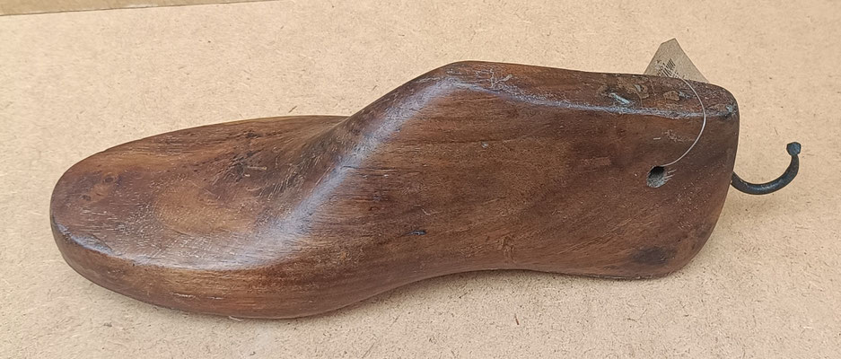 Perchero horma zapato madera. Ref 69001. 30x10x9