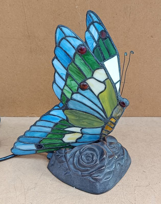 Lámpara marca Real Tiffany lamps. Ref 626A. 25x20x10