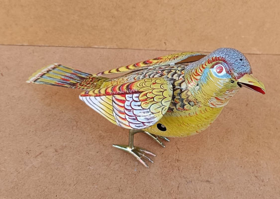 Pájaro cantor con movimiento. Ref 1421. 18x8x14