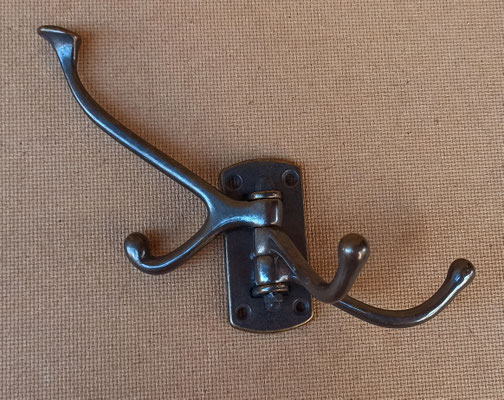 Perchero metal 3 brazos. Ref 0362. 15x4x12