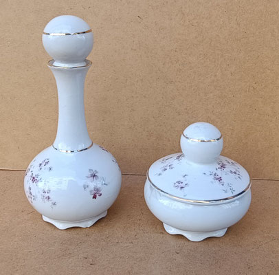 Set de tocador porcelana vintage. Firma Artal. 19x9 y 10x10