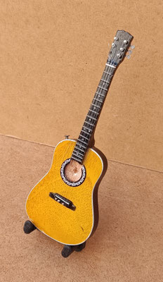 Guitarra española miniatura. Ref 25032548. 14,5x5,5