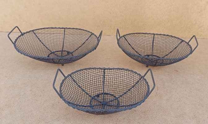 Bandejas rejilla metal. Grande 22,5x16,5x8. Mediana 20,5x14,5x7,5. Pequeña 18,5x12,5x6,5