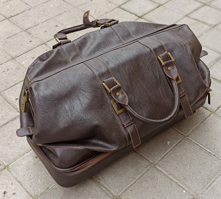 Bolsa de viaje de cuero con ruedas. Ref 420013280. 55x25x35