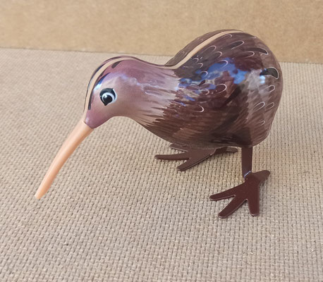 Kiwi hojalata. Ref 1654. 11x6,5x8
