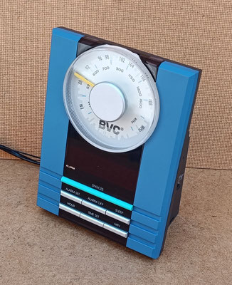 Reloj despertador con radio.  Ref 7893. 17x7x17
