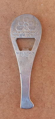 Abrebotellas metal vintage Caja de ahorros municipal de Bilbao. 14x4,5