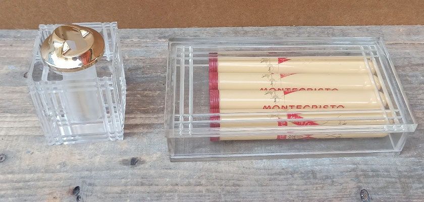 Soporte mechero y caja guarda tabaco de metacrilato. 20,5x10,5x4,5