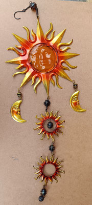 Colgante sol latón y resina. Ref 2094. 88x30