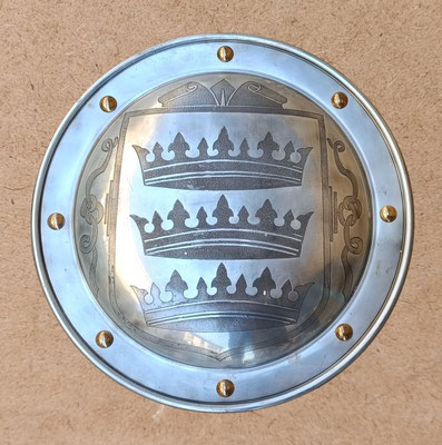 Escudo metal. Ref B5027. 58 cms 