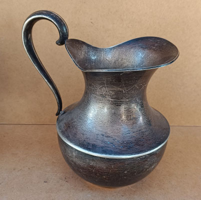 Jarra metal. Ref GOY. 22x22x14