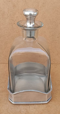 Licorera cristal base metal plateada. Ref 990637. 22x11x11