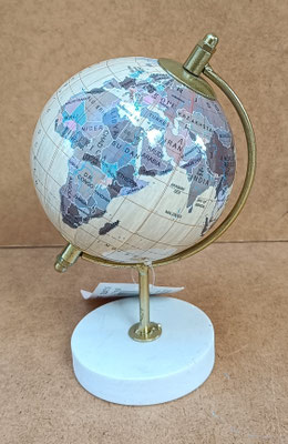 Globo terráqueo base marmolada. Ref 62473. 14,5x9x8,5