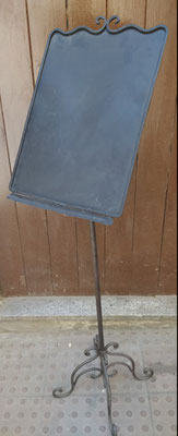 Pizarra metal con soporte para tiza y borrador. 127x30x30