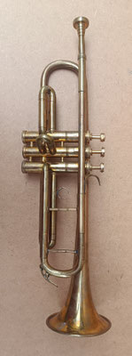 Trompeta latón. Ref 68. 52x15x12