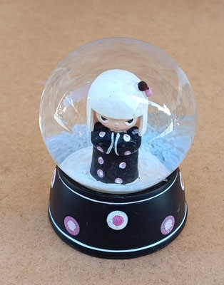 Bola nieve japonesa resina. Ref 2/072. 9x7