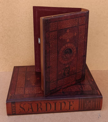 Caja libro The sardine. Ref 39220. Grande 41x28x8. Pequeño 35x23x5,5