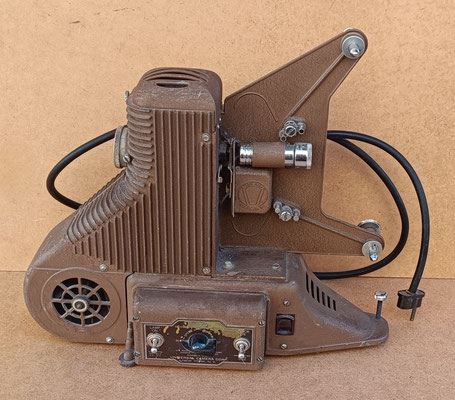 Proyector 8 mm PC-500 Universal camera corp (NY). 34x37x19
