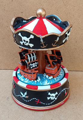 Tiovivo musical piratas resina. Ref 40540. 16x11