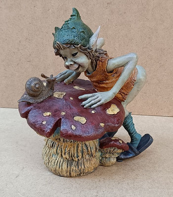 Duende seta resina. Ref 23523. 17x15x12