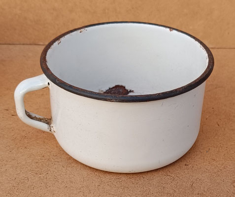 Taza metal esmaltado vintage. 6x12x10