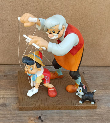 Figura Pinocho marioneta y Gepetto