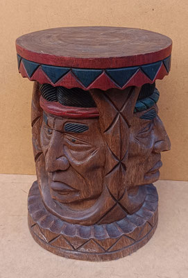 Taburete de madera maciza. Origen Tailandia. Ref EL329. 38x29.