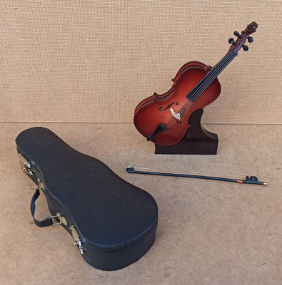Miniatura violonchelo madera. Ref 17439. 18x8x2