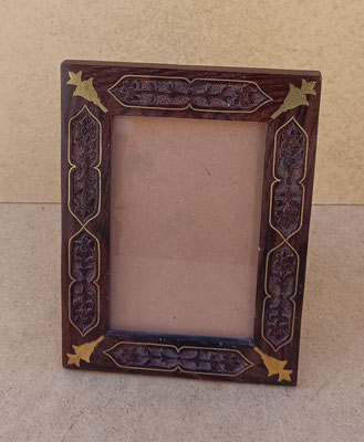 Portafotos madera adornos latón. Ref RMLR2A. 19,5X14,5