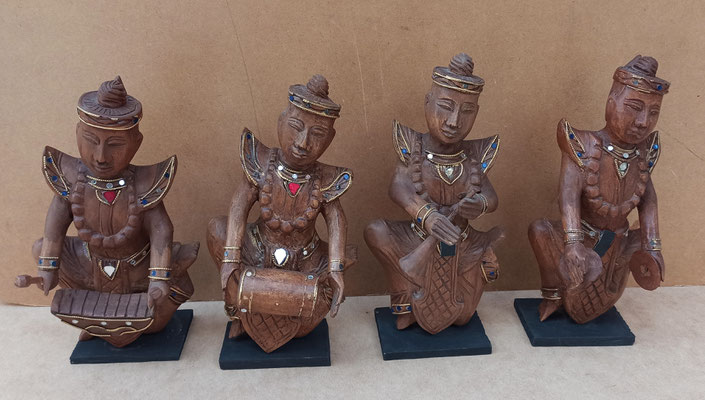 Músicos tailandeses madera. 25x13x10