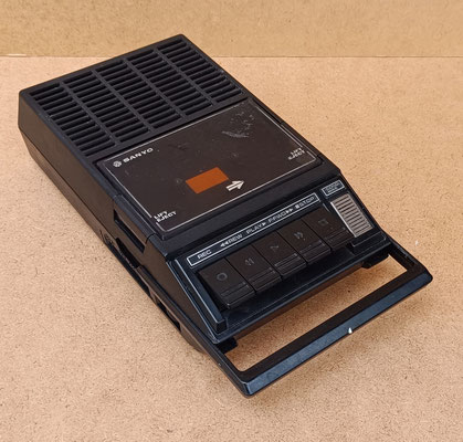 Grabadora de cassette vintage Sanyo. M1530. 28x14x6,5