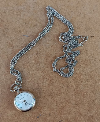 Reloj cadena a pila. Ref FR009. 3x2,5