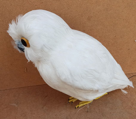 Búho poliespan y plumas. 26x15x13