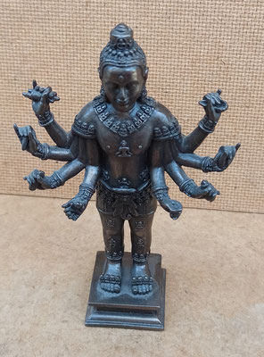 Figura Avalokiteshvara mil brazos resina. Ref 23470. 14x8x4