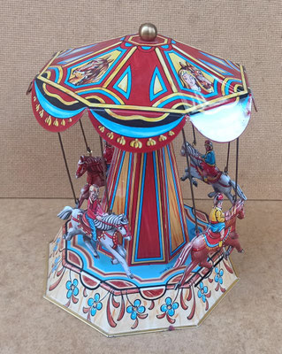 Tiovivo musical giratorio hojalata hecho en Alemania. Ref 1209M. 20x15