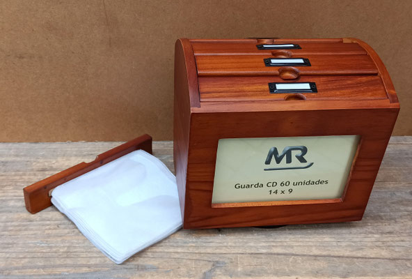 Caja guarda CD. 