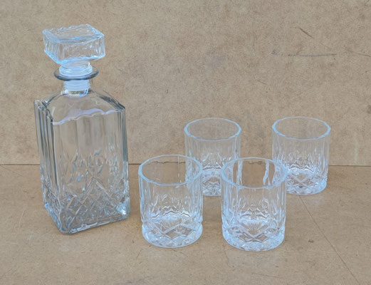 Set whisky (licorera 900 ml y 4 vasos 285 ml cada uno). Ref 41444