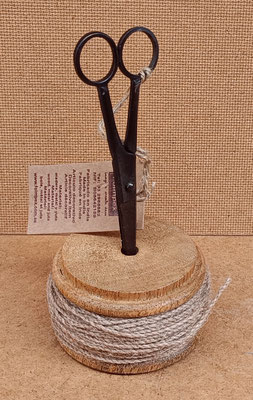 Disponible en enero 2026. Cuerda con tijeras. Ref 71061. 15x9