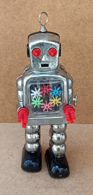 Robot chispas plateado. Ref MS436S. 24 cms. Emite chispas al andar