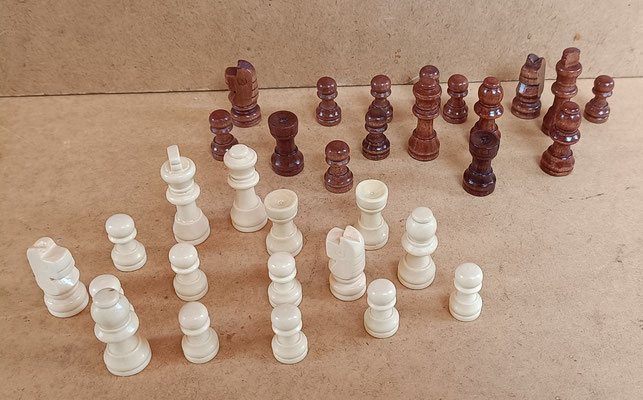 Piezas de ajedrez madera. Ref TM. 5 cms
