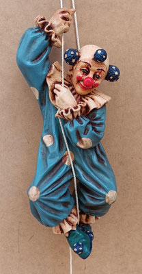Payaso resina para colgar. Ref R0121DEP. Medidas figura 50x17x14