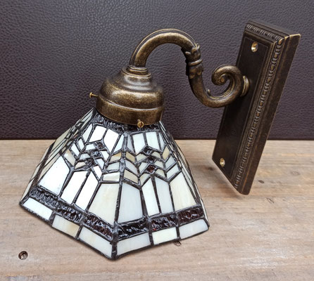 Aplique de pared Tiffany. Tulipa ref 21002912 (12x20). Base ref 20101687 (17x17x6,5)