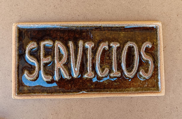 Placa servicios cerámica vidriada. Ref ACL. 15x30
