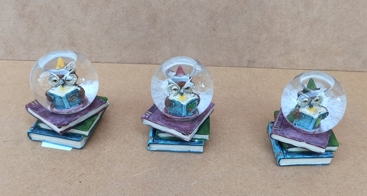 Bolas de nieve mini búhos libro resina. 10/310. 6X5