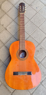 Guitarra madera Garrido hecha en España. 103x37x10